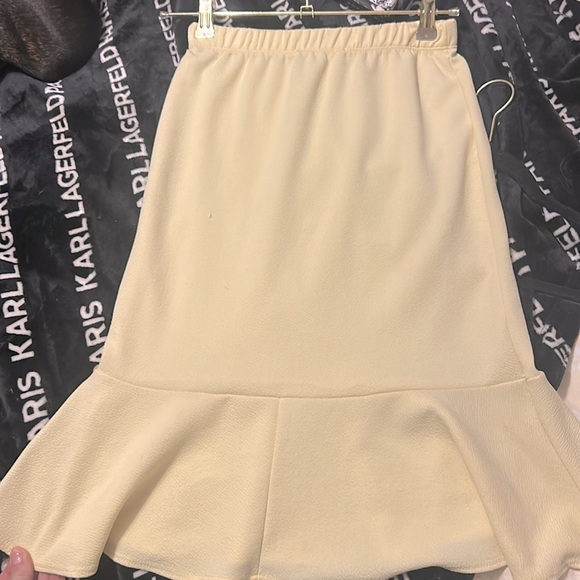 Tiffany Rose Dresses & Skirts - Tiffany & Rose - Yellow midi skirt with pleating on bittom, Small